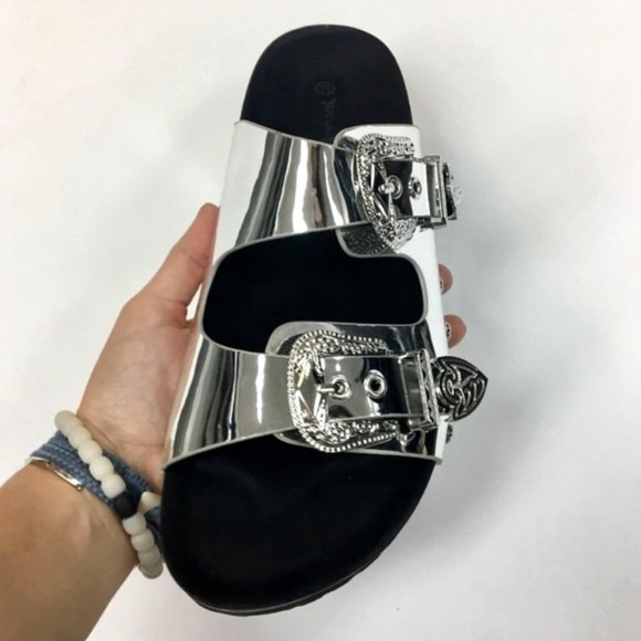 🌷1 left! NEW Slides Buckle Sandal Studs 10 - Picture 4 of 7